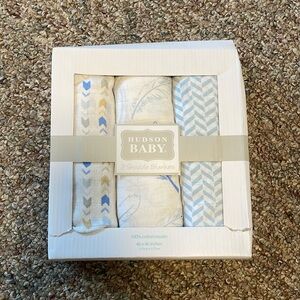NEW IN BOX Hudson Baby muslin blankets